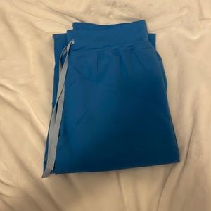 Figs Woman’s High Waisted Livingston Basic scrub pants- capri blue, size medium